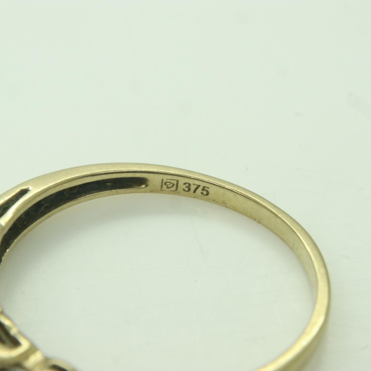 9ct gold ring set with cubic zirconia, size S, 2.0g. UK P&P Group 0 (£6+VAT for the first lot and £ - Image 3 of 3