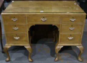 1930's twin pedestal writing desk with quartered veneer and protective glass top, 115 x 65 x 83 cm