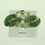9ct gold ring set with green gemstones, size O, 3.7g. UK P&P Group 0 (£6+VAT for the first lot