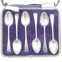 A set of six hallmarked silver teaspoons within a fitted leather case, combined 133g. UK P&P Group 1