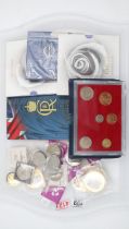 Collection of presentation packs of mint coins with further gold commemoratives. UK P&P Group 1 (£