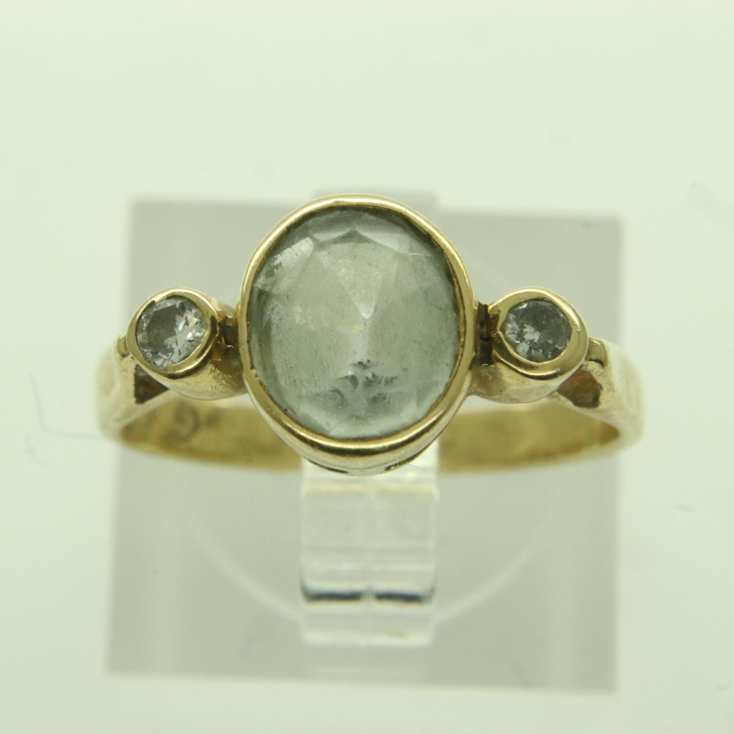 18ct gold diamond and topaz set trilogy ring, size K/L, 3.1g. UK P&P Group 0 (£6+VAT for the first