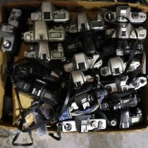 Selection of vintage cameras to include Nikon and Praktica. UK P&P Group 3 (£30+VAT for the first