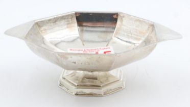 Hallmarked silver footed dish, London assay, L: 14 cm, 105g. UK P&P Group 2 (£20+VAT for the first