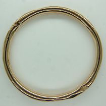 Yellow gold bangle, badly dented, 7.6g. UK P&P Group 1 (£16+VAT for the first lot and £2+VAT for