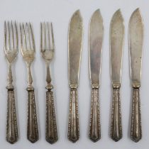 Fish cutlery with hallmarked silver handles. UK P&P Group 1 (£16+VAT for the first lot and £2+VAT