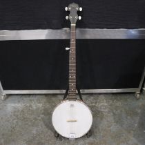 Remo Weatherking banjo in good condition. UK P&P Group 3 (£30+VAT for the first lot and £8+VAT for