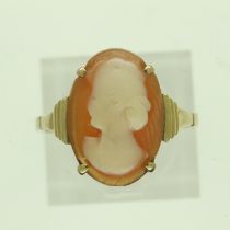 9ct gold cameo set ring, size M, 2.1g. UK P&P Group 0 (£6+VAT for the first lot and £1+VAT for