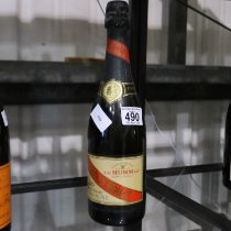 1989 bottle of Mumm Cordon Rouge champagne. UK P&P Group 2 (£20+VAT for the first lot and £4+VAT for