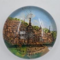 Edinburgh exhibition 1886 souvenir glass paperweight, D: 6cm. UK P&P Group 1 (£16+VAT for the