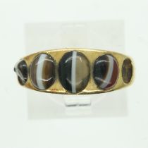 Yellow gold ring set with agate, one stone lacking, size O, 4.5g. UK P&P Group 1 (£16+VAT for the