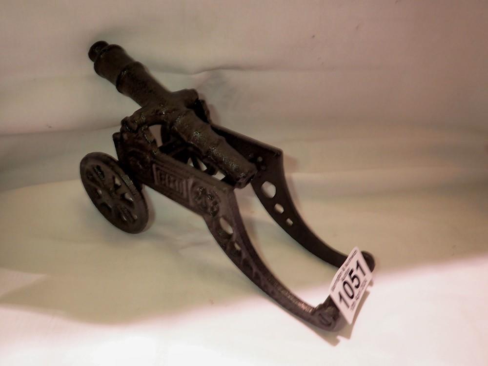 Cast iron desk cannon, L: 23 cm. Not available for in-house P&P