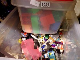 Quantity of loose Lego. Not available for in-house P&P