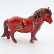 Anita Harris pony, signed in gold, no cracks or chips, L: 17 cm. UK P&P Group 1 (£16+VAT for the