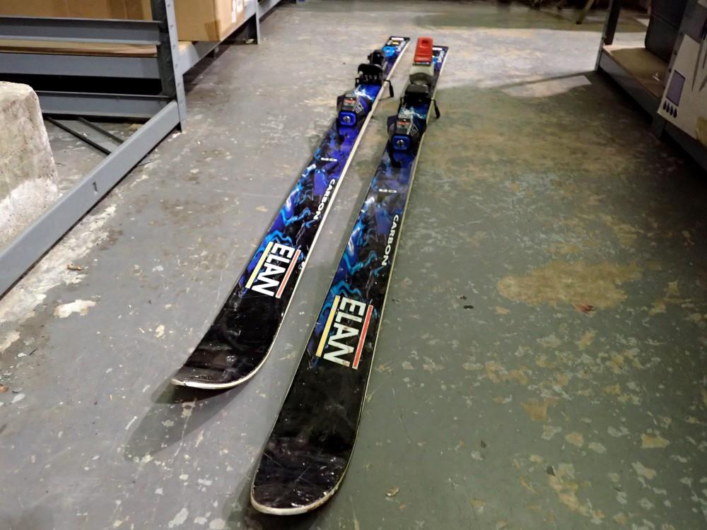 Pair of Elan G57 skis. Not available for in-house P&P