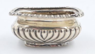 Hallmarked silver salt, Chester assay, L: 70 mm, 38g. UK P&P Group 1 (£16+VAT for the first lot