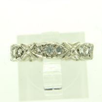 9ct white gold stone set eternity ring, size N, 3.0g. UK P&P Group 0 (£6+VAT for the first lot