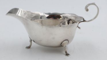 Hallmarked silver sauce boat, Sheffield assay, L: 14 cm, 71 g. UK P&P Group 1 (£16+VAT for the first