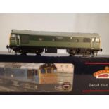 Bachmann 32-402, class 25 diesel, D7672, Tamworth Castle, green, late crest, excellent condition,