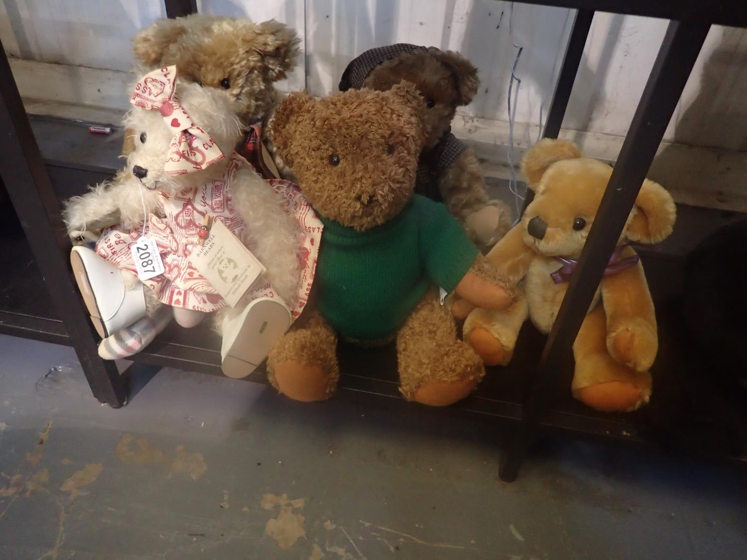 Seven mixed teddy bears, including Barnwell Bears and Three's Company. UK P&P Group 3 (£30+VAT for