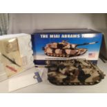 Franklin Mint 1/24 scale Miai Abrams tank, appears in excellent condition, with extra parts,