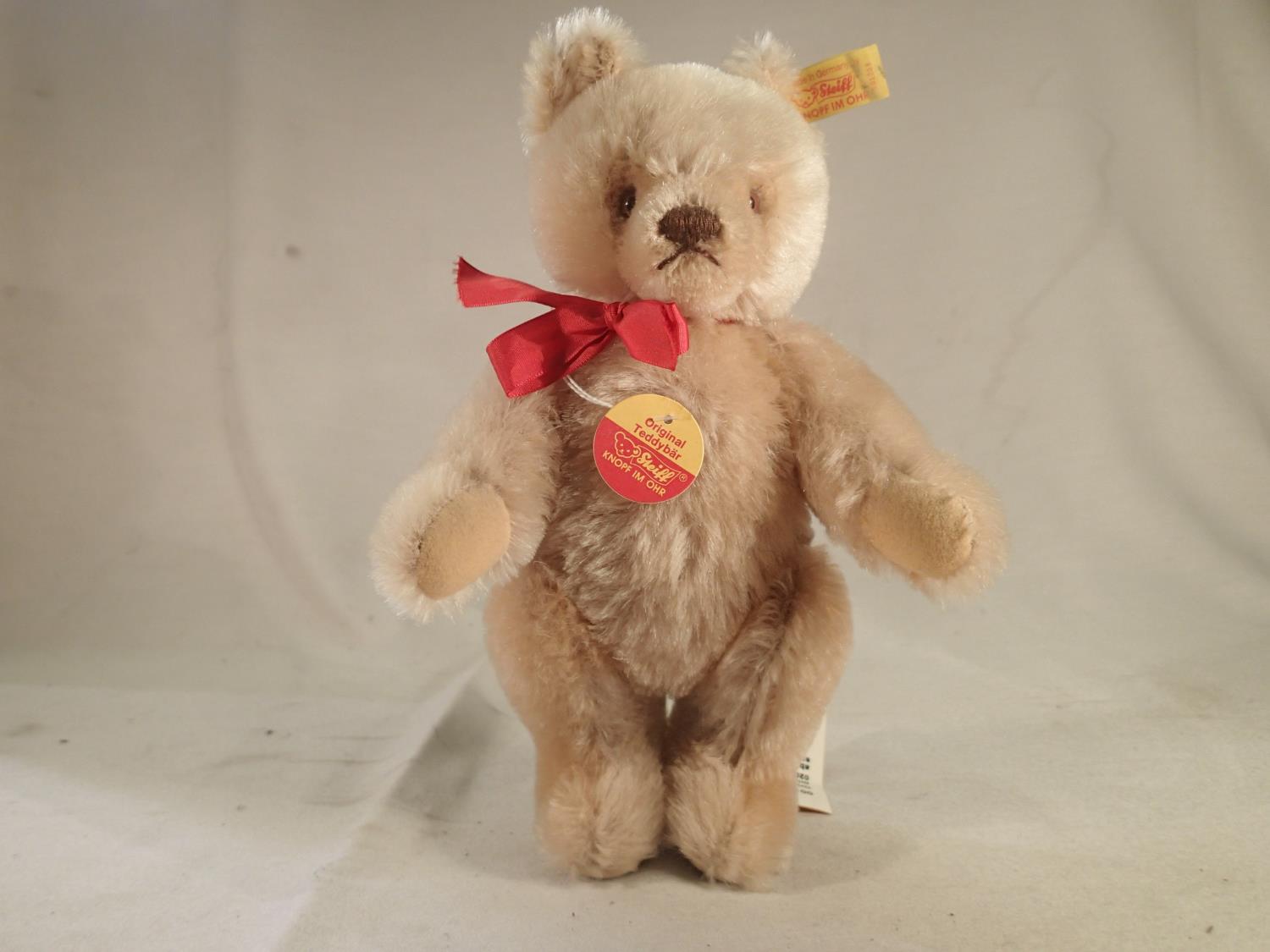 Steiff original Teddy bear, H: 23cm. UK P&P Group 2 (£20+VAT for the first lot and £4+VAT for
