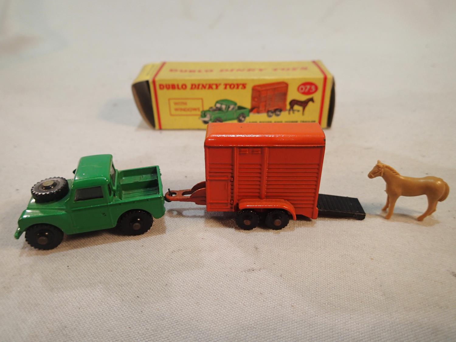 Dublo Dinky Toys, 073, Land Rover and horse box with horse, near mint, box with slight soiling. UK