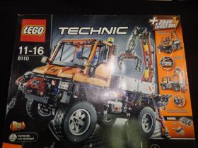 Lego Technic 8110 Mercedes Benz U400, box opened, bags still sealed. UK P&P Group 3 (£30+VAT for the
