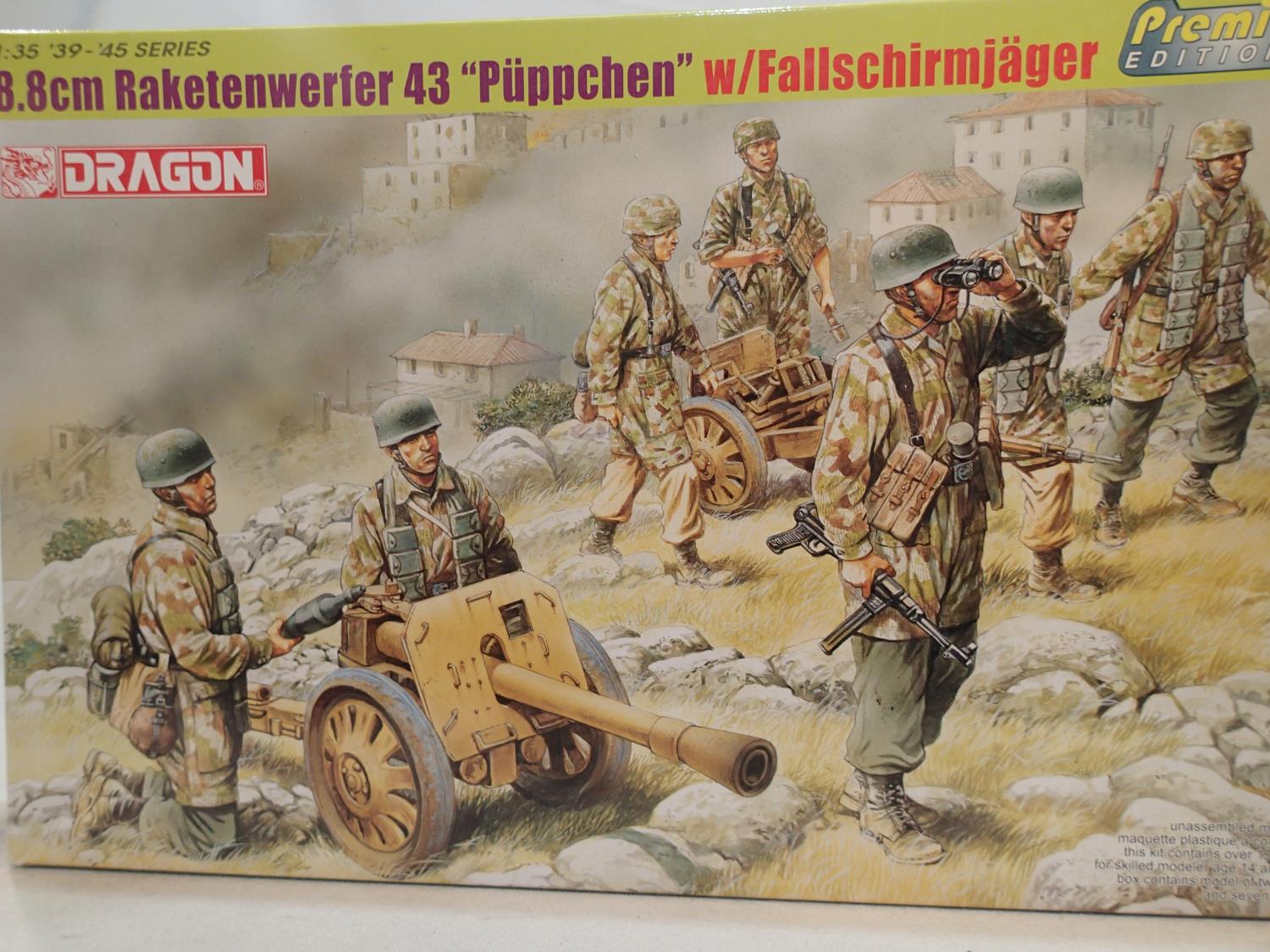 1/35 scale Dragon figure kit, 8.8 Raketenwerfer-Puppchen, appears as new, unchecked. UK P&P Group