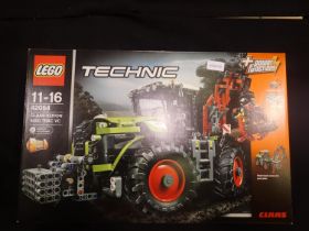 Lego Technic 42054 Claas Xerion 5000 Trac VC. UK P&P Group 2 (£20+VAT for the first lot and £4+VAT
