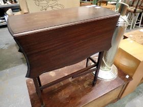 Oak drop leaf table with suing legs, H: 68 cm, L: 77 cm. Not available for in-house P&P