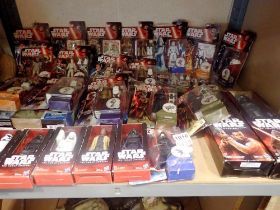 Large quantity of Star Wars figurines, mostly boxed. UK P&P Group 3 (£30+VAT for the first lot
