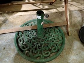Large cast iron parasol base. Not available for in-house P&P