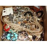 Box of mixed costume jewellery. UK P&P Group 2 (£20+VAT for the first lot and £4+VAT for