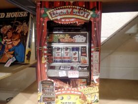 Lucky Slot slot machine in box. UK P&P Group 3 (£30+VAT for the first lot and £8+VAT for