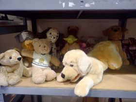 Eighteen plush toys including bears, dogs, and a clanger. UK P&P Group 3 (£30+VAT for the first