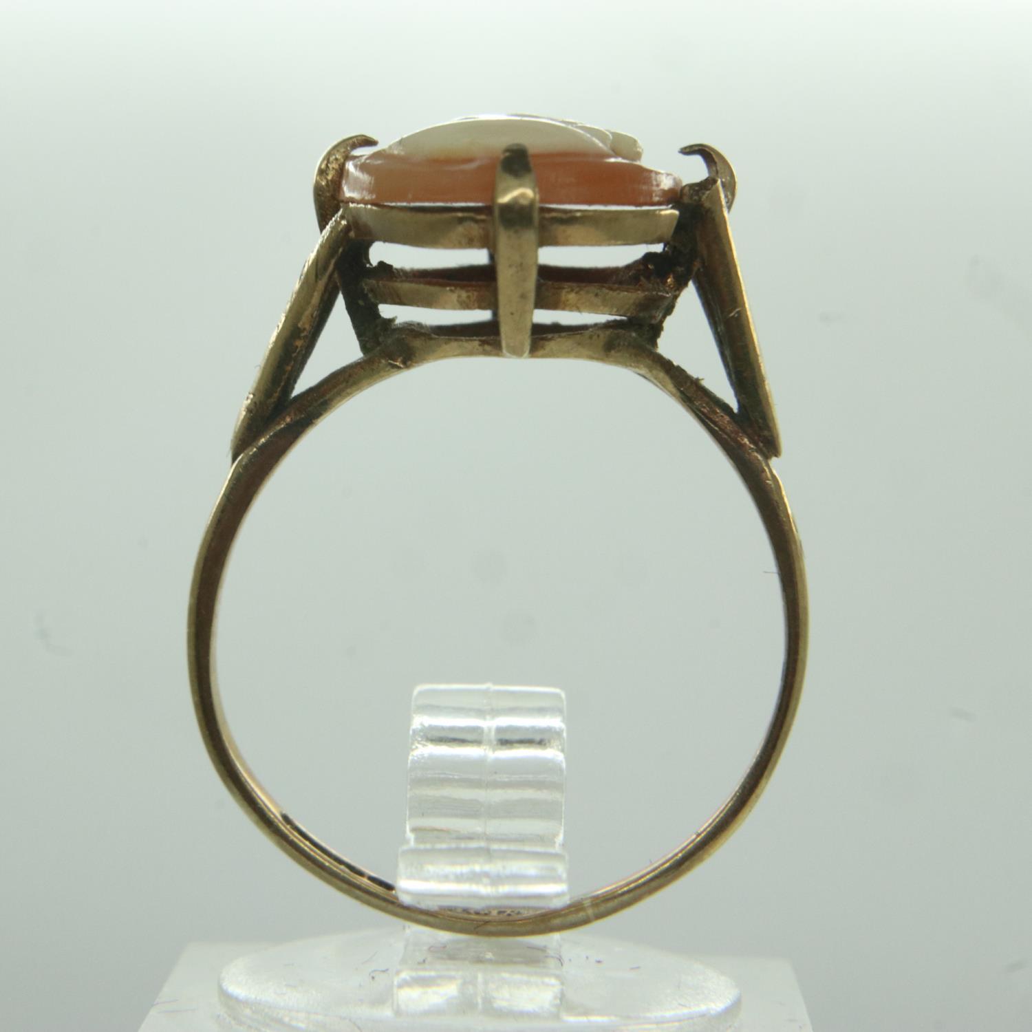 9ct gold ladies ring set with a cameo panel, size L, 2.2g. UK P&P Group 0 (£6+VAT for the first - Image 2 of 3