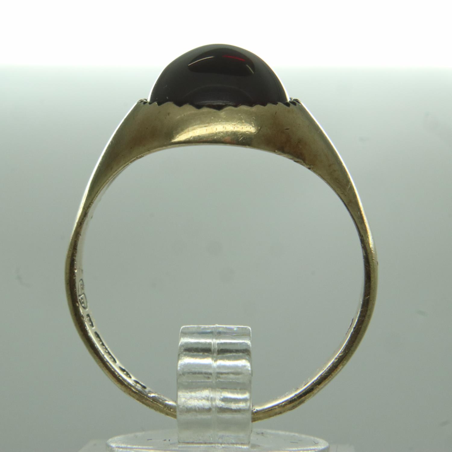 9ct gold signet ring, set with a large cabochon ruby, size S/T, 4.6g. UK P&P Group 0 (£6+VAT for the - Image 2 of 3