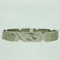 Hallmarked silver bangle, 21g. UK P&P Group 1 (£16+VAT for the first lot and £2+VAT for subsequent