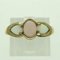 9ct gold, coral and opal set trilogy ring, size P, 2.6g. UK P&P Group 0 (£6+VAT for the first lot