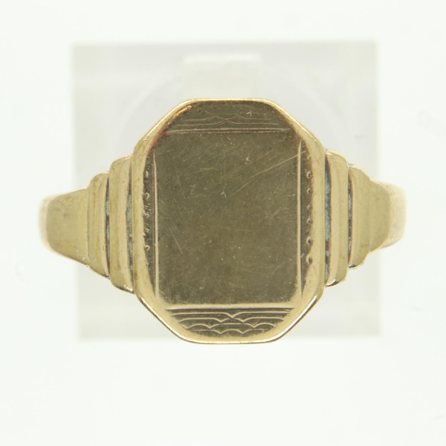 9ct gold signet ring, size Q, 2.3g. UK P&P Group 0 (£6+VAT for the first lot and £1+VAT for