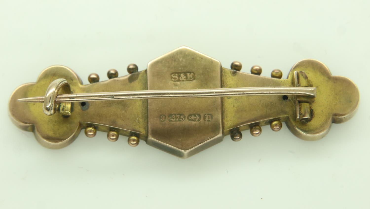 Victorian 9ct gold bar brooch, L: 45mm, 3.2g. UK P&P Group 0 (£6+VAT for the first lot and £1+VAT - Image 2 of 3
