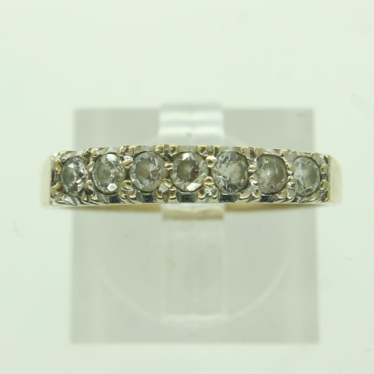 9ct gold ring set with cubic zirconia, size Q, 2.5g. UK P&P Group 0 (£6+VAT for the first lot and £