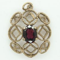 **** WITHDRAWN ****9ct gold garnet set pendant, H: 28 mm, 3.7g. UK P&P Group 0 (£6+VAT for the first