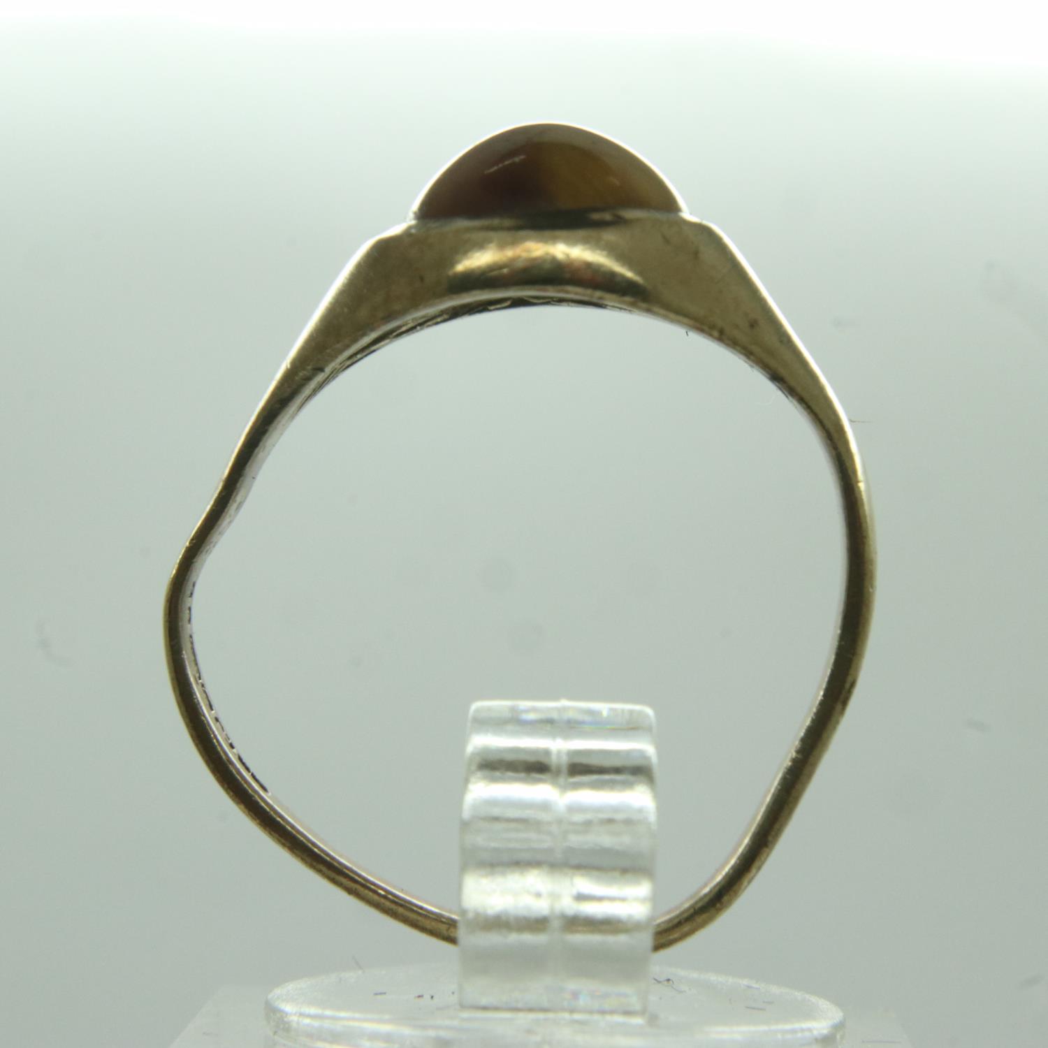 9ct gold gents ring set with tigers eye cabochon, misshapen, 2.5g. UK P&P Group 0 (£6+VAT for the - Image 2 of 3