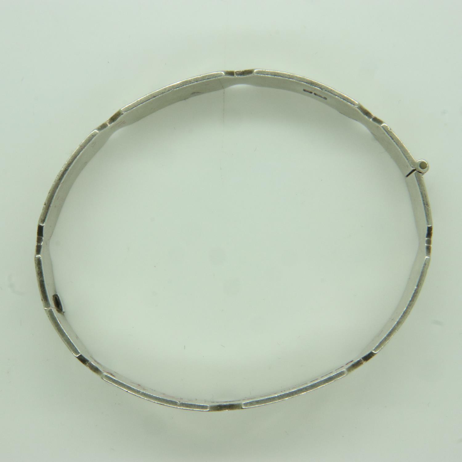 Hallmarked silver bangle, 21g. UK P&P Group 1 (£16+VAT for the first lot and £2+VAT for subsequent - Image 2 of 3