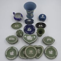 Mixed Wedgwood Jasperware ceramics, largest H: 12 cm, some crazing on plates. Not available for in-