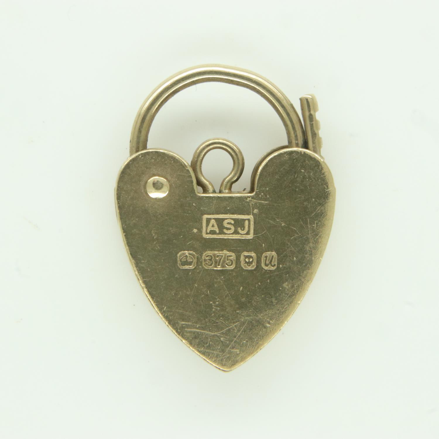 9ct gold padlock clasp, 1.6g. UK P&P Group 0 (£6+VAT for the first lot and £1+VAT for subsequent - Image 2 of 2