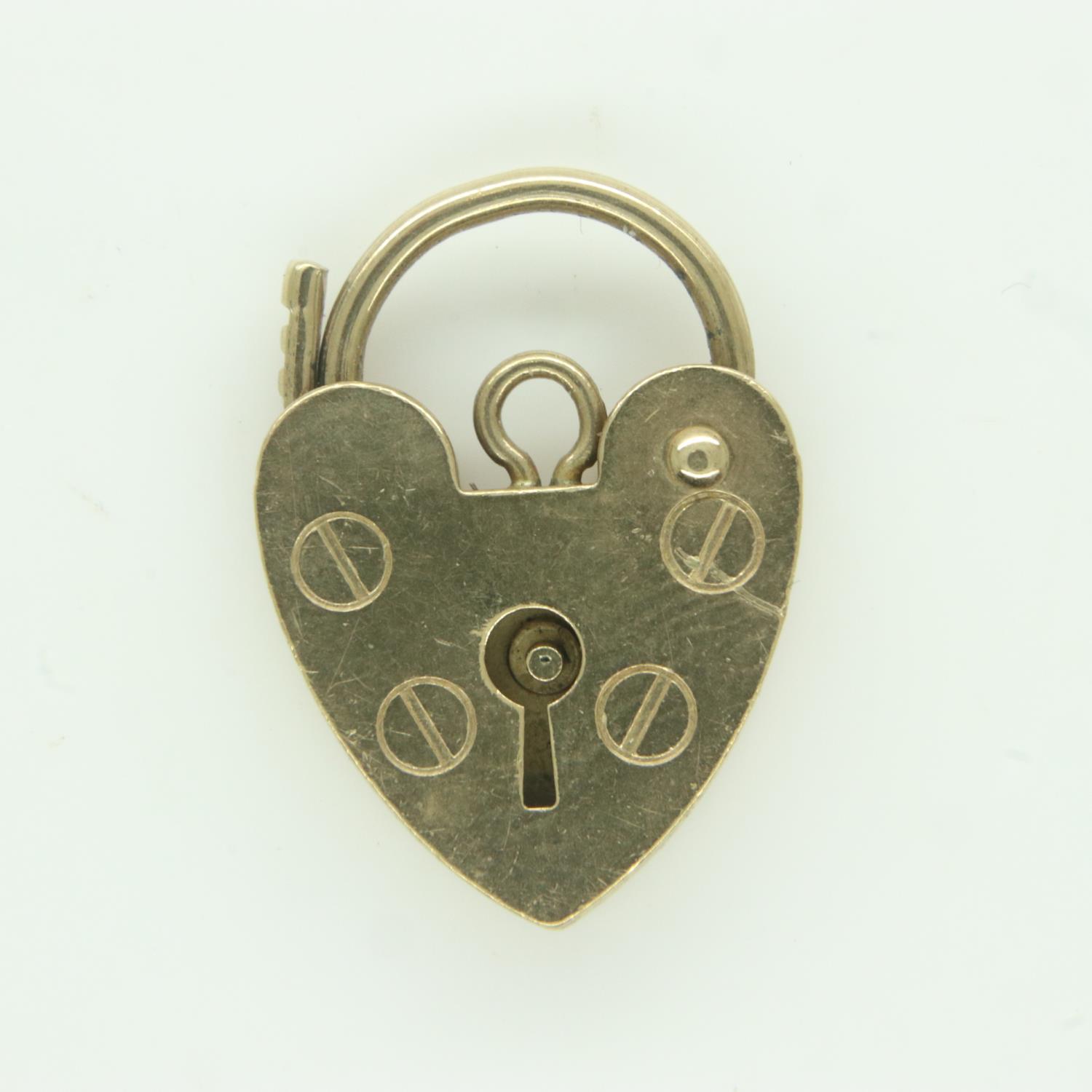 9ct gold padlock clasp, 1.6g. UK P&P Group 0 (£6+VAT for the first lot and £1+VAT for subsequent