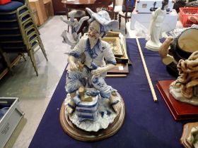 Glazed Capodimonte tramp figurine, on a wooden base. UK P&P Group 3 (£30+VAT for the first lot